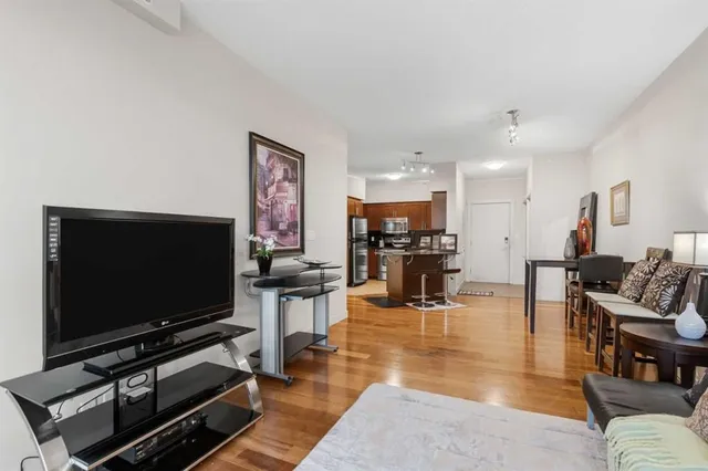 8710 Horton Rd #1407, Calgary 4