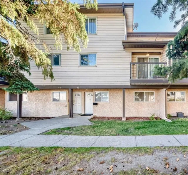 3745 Fonda Way #45, Calgary 1