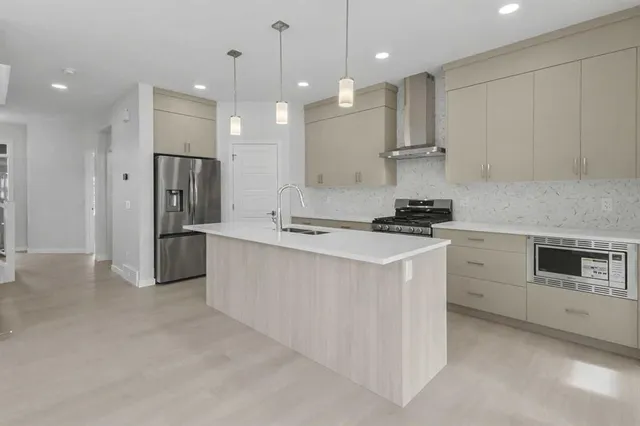 1545 Chinook Gate Dr, Airdrie 5