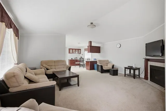 117 Elm St, Fort McMurray 3