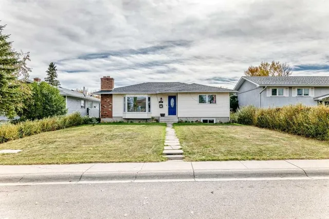 5447 RUNDLEVIEW Rd, Calgary 3