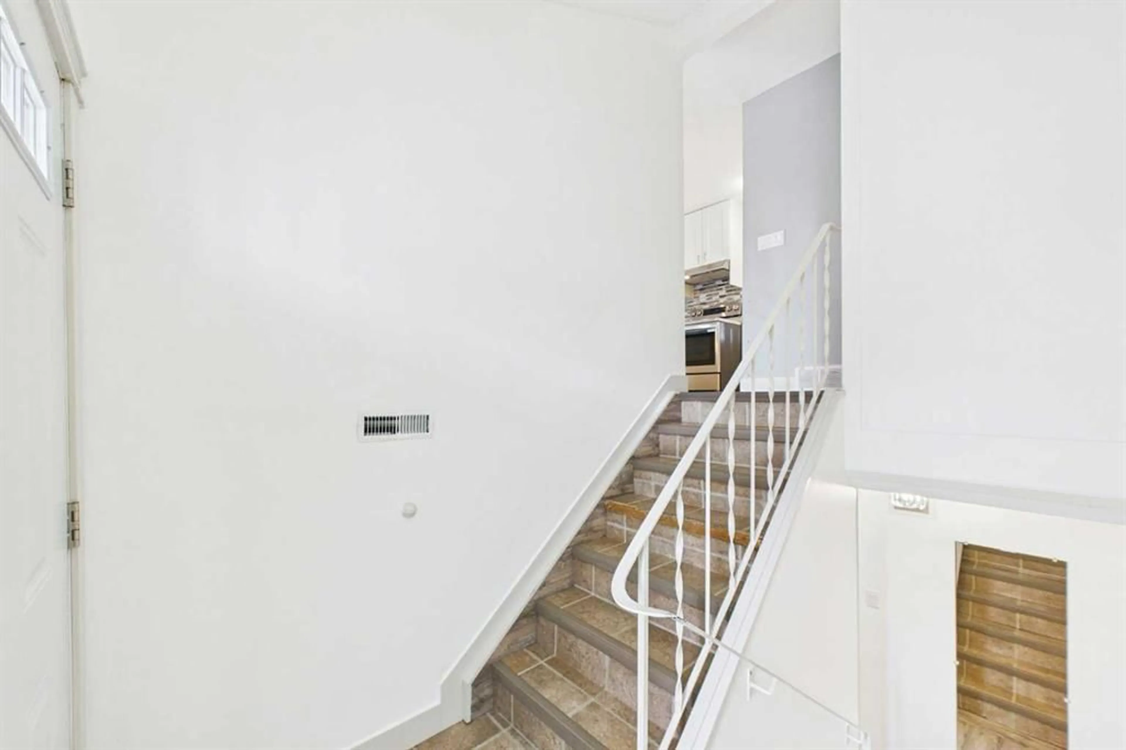 pillar/IMG-A2350566_4.jpg