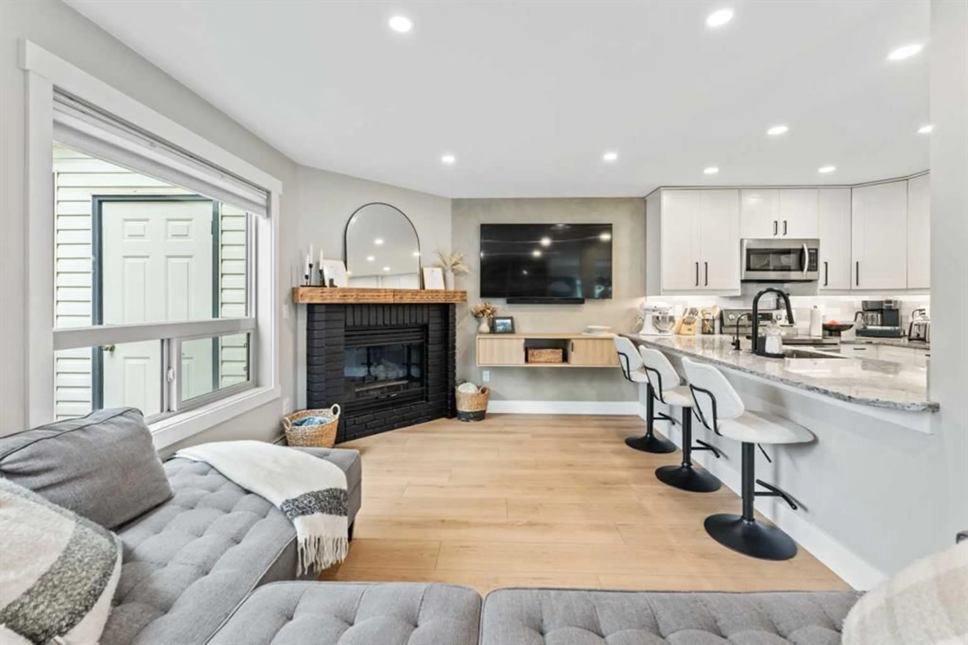 pillar/IMG-A2351213_1.jpg