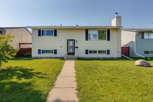 43 Oak St, Red Deer 3