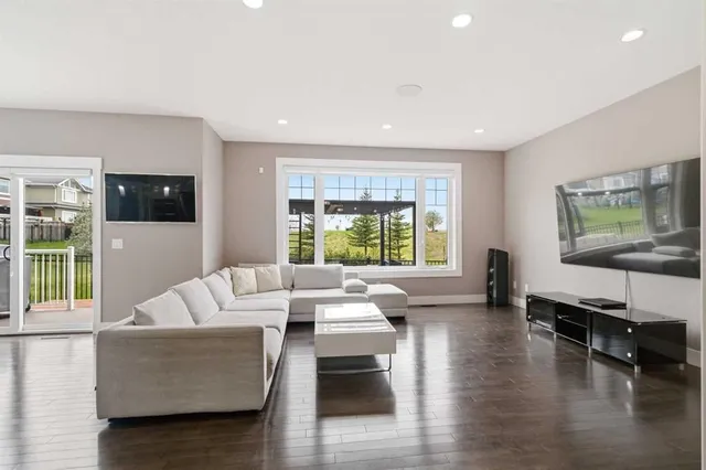 112 Dixon Rd, Fort McMurray 5
