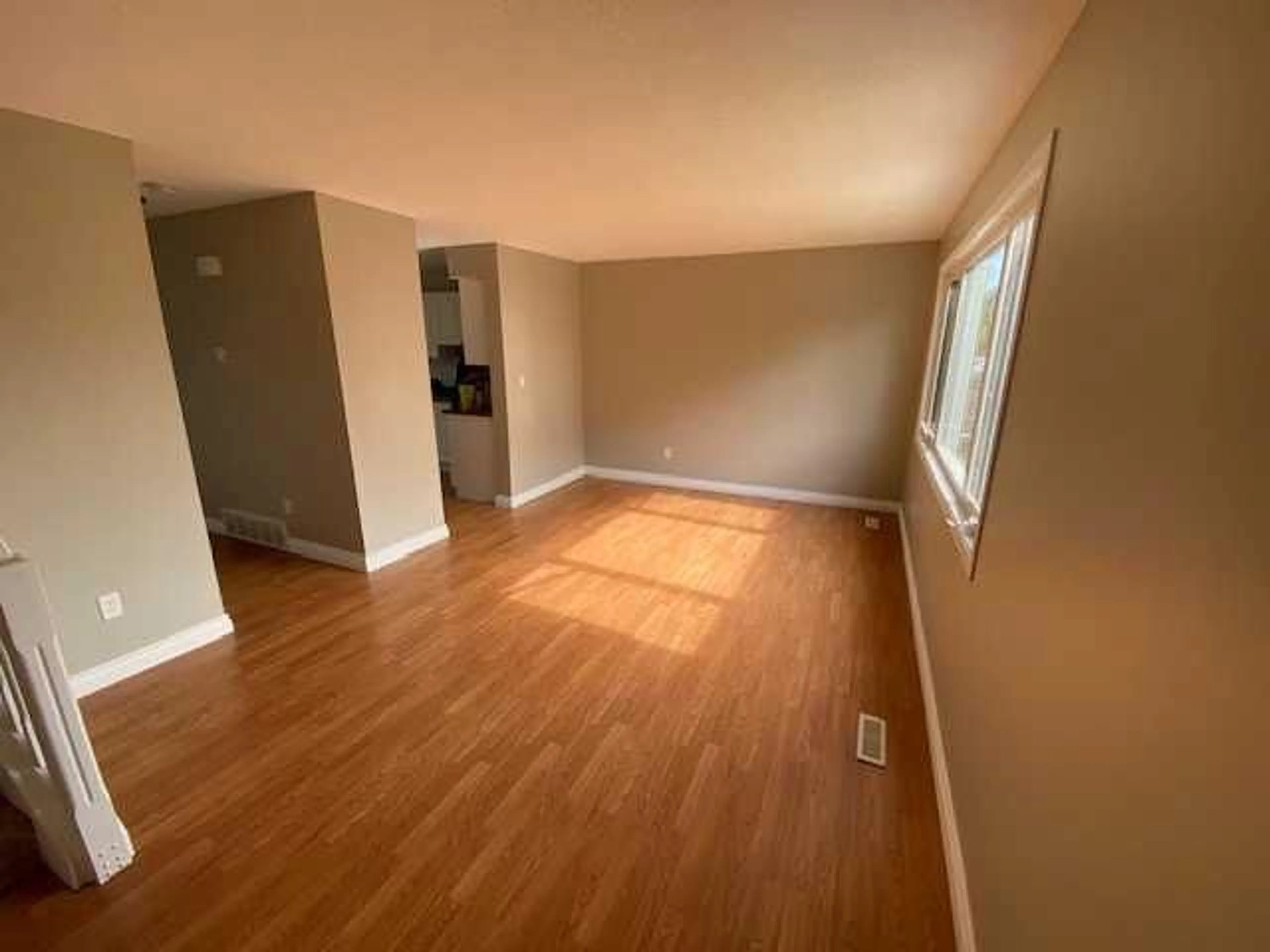 pillar/IMG-A2352827_4.jpg