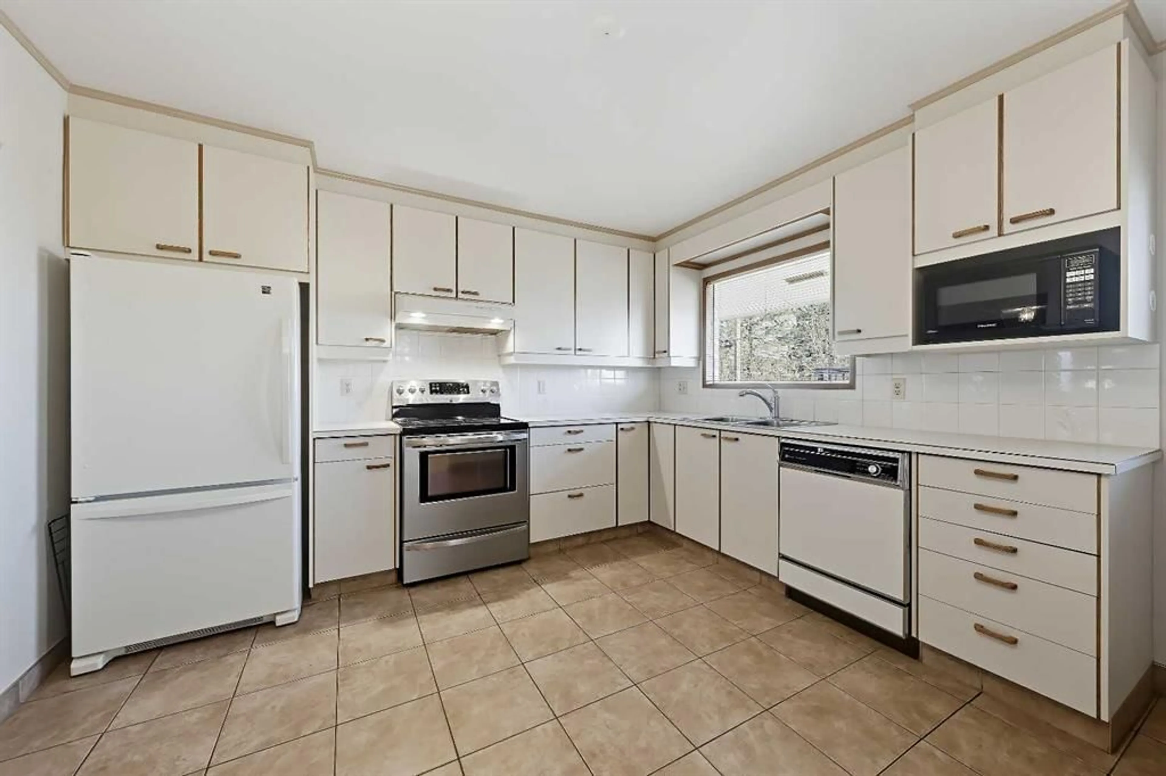 pillar/IMG-A2353723_2.jpg