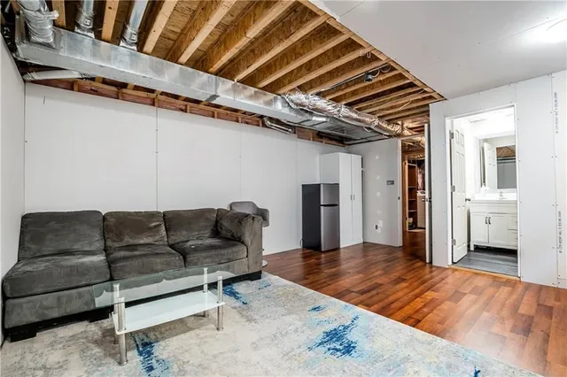 Additional property image - 607 KNOX Ave