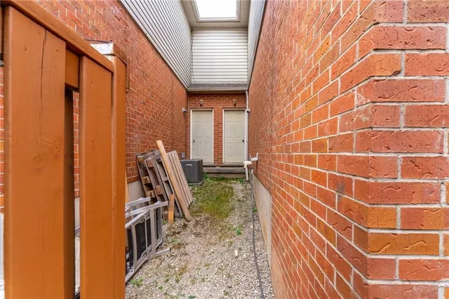 Additional property image - 16 NEWELL Crt