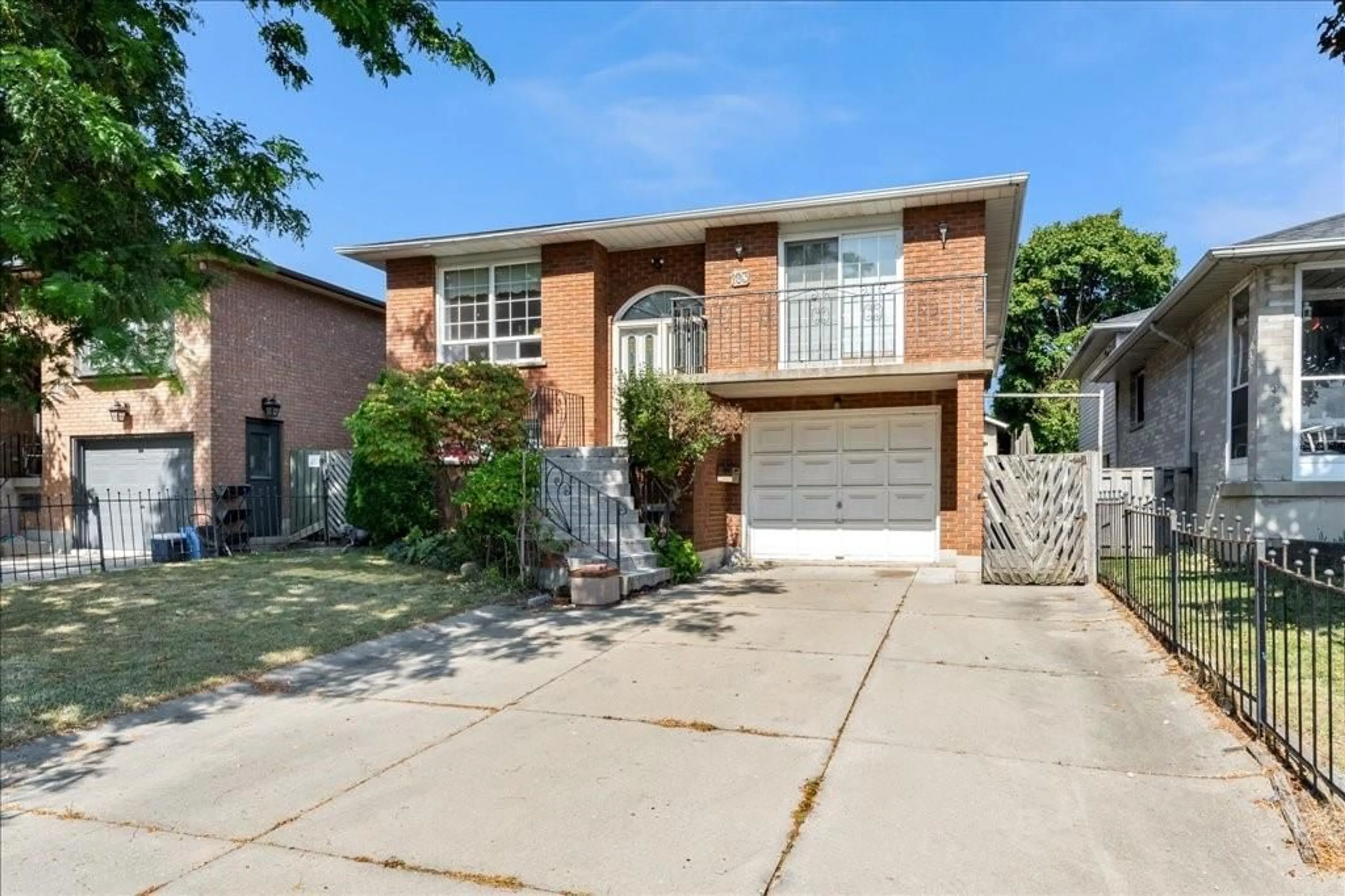 Frontside or backside of a home for 103 LEGGETT Cres, Hamilton Ontario L8W 2A5