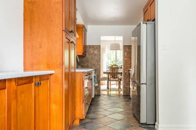 Additional property image - 4 KNOLLWOOD Crt
