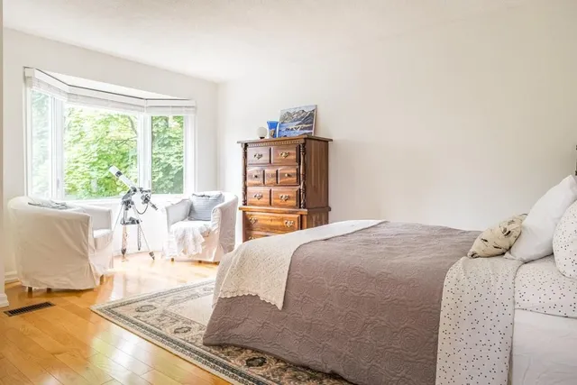 Additional property image - 4 KNOLLWOOD Crt