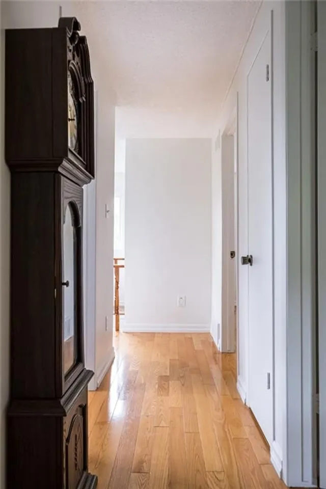 Additional property image - 4 KNOLLWOOD Crt