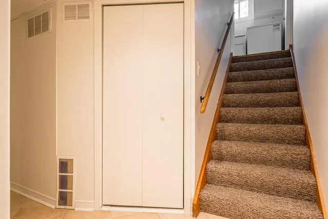 Additional property image - 4 KNOLLWOOD Crt