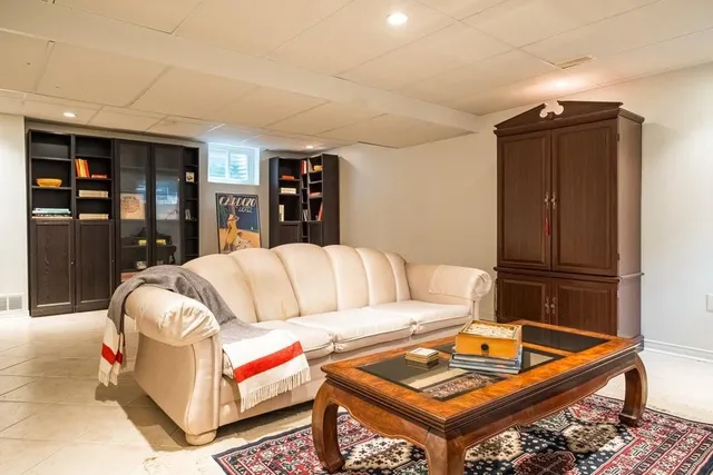 Additional property image - 4 KNOLLWOOD Crt