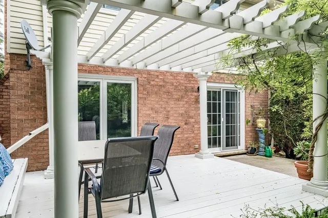 Additional property image - 4 KNOLLWOOD Crt
