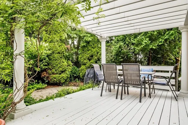 Additional property image - 4 KNOLLWOOD Crt