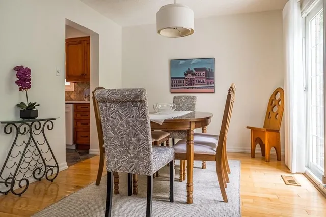 Additional property image - 4 KNOLLWOOD Crt