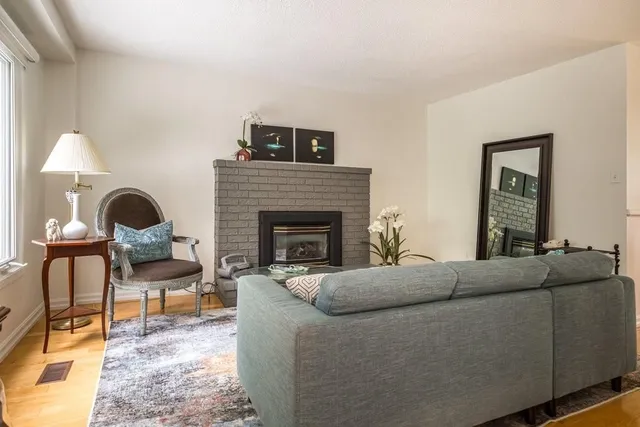 Additional property image - 4 KNOLLWOOD Crt