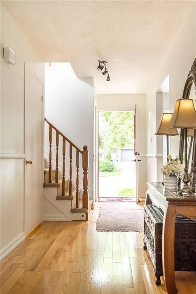 Additional property image - 4 KNOLLWOOD Crt