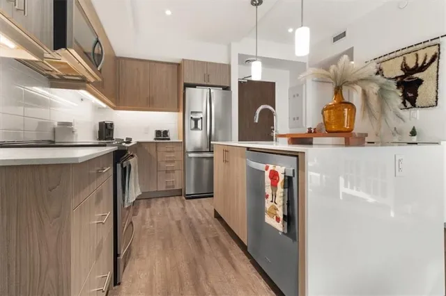 Additional property image - 16 MARKLE Cres Unit 202