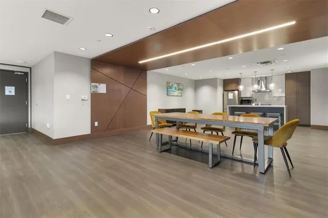 Additional property image - 16 MARKLE Cres Unit 202