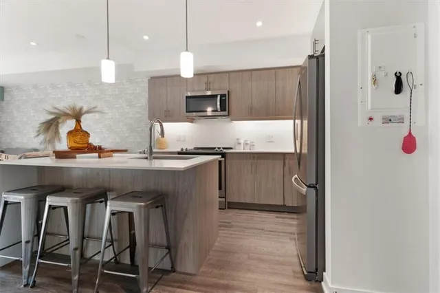 Additional property image - 16 MARKLE Cres Unit 202