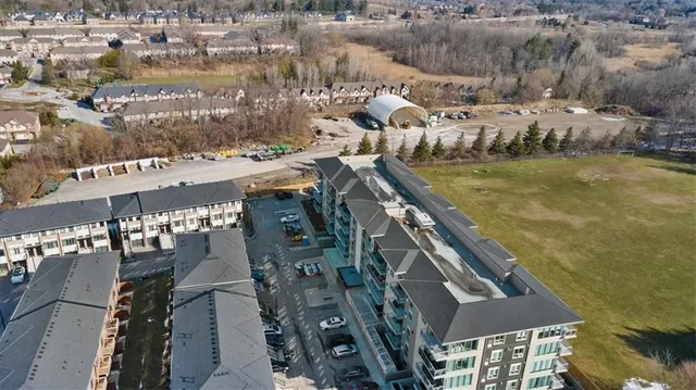 Additional property image - 16 MARKLE Cres Unit 202