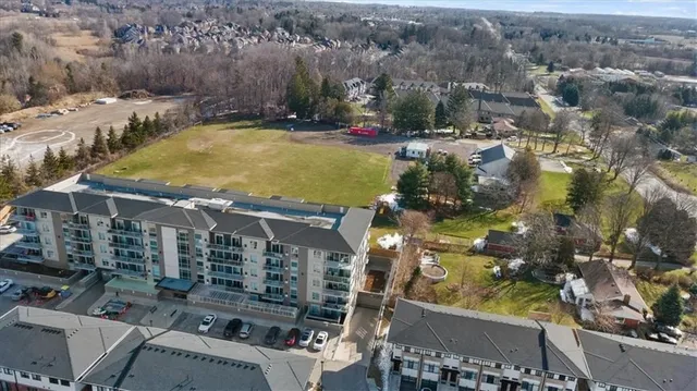Additional property image - 16 MARKLE Cres Unit 202
