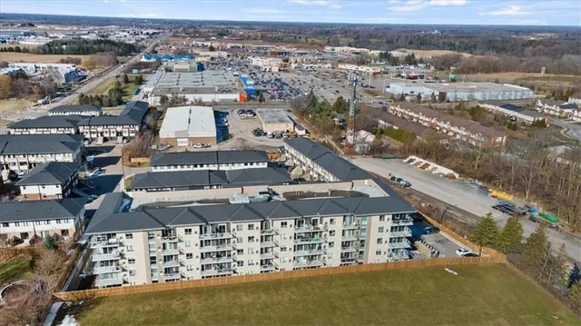Additional property image - 16 MARKLE Cres Unit 202