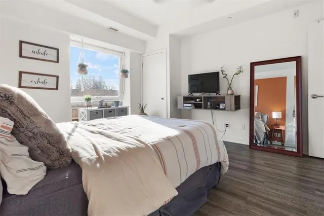 Additional property image - 16 MARKLE Cres Unit 202