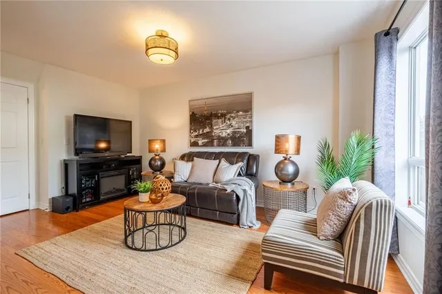 Additional property image - 67 GOLDEN IRIS Cres