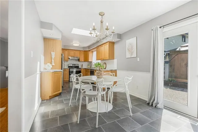 Additional property image - 8 CAMELOT Dr