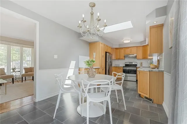 Additional property image - 8 CAMELOT Dr