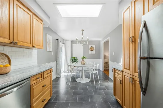 Additional property image - 8 CAMELOT Dr
