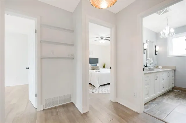 Additional property image - 8 CAMELOT Dr