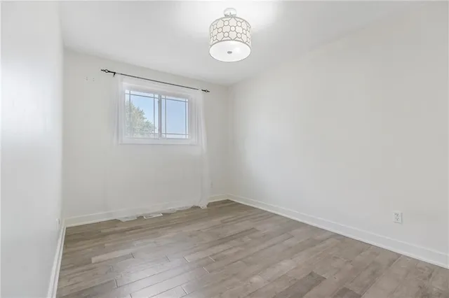 Additional property image - 8 CAMELOT Dr