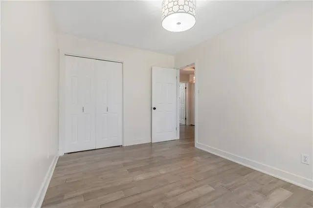 Additional property image - 8 CAMELOT Dr