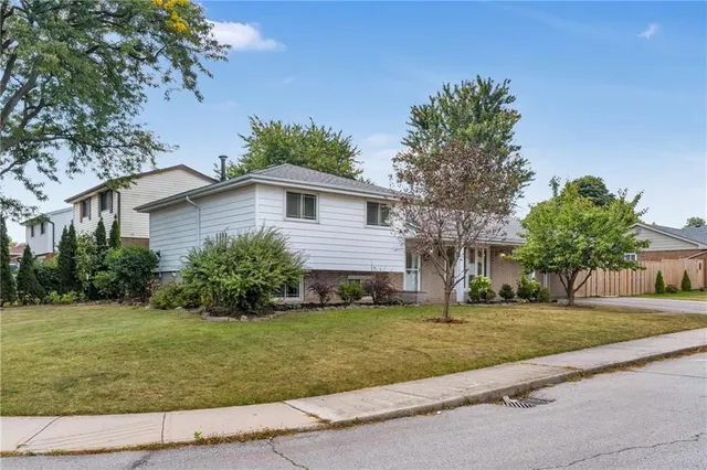 Additional property image - 8 CAMELOT Dr