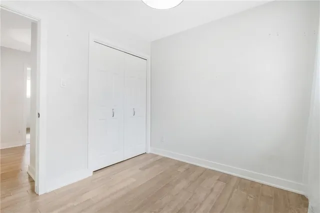 Additional property image - 8 CAMELOT Dr