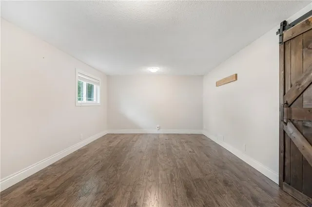 Additional property image - 8 CAMELOT Dr