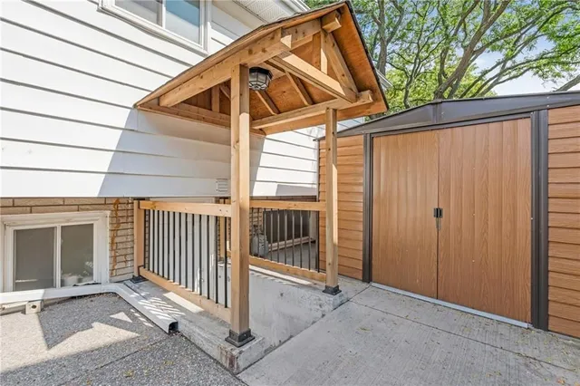 Additional property image - 8 CAMELOT Dr