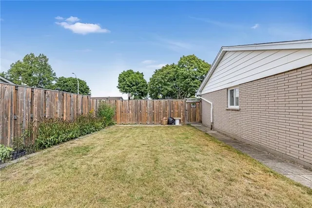 Additional property image - 8 CAMELOT Dr