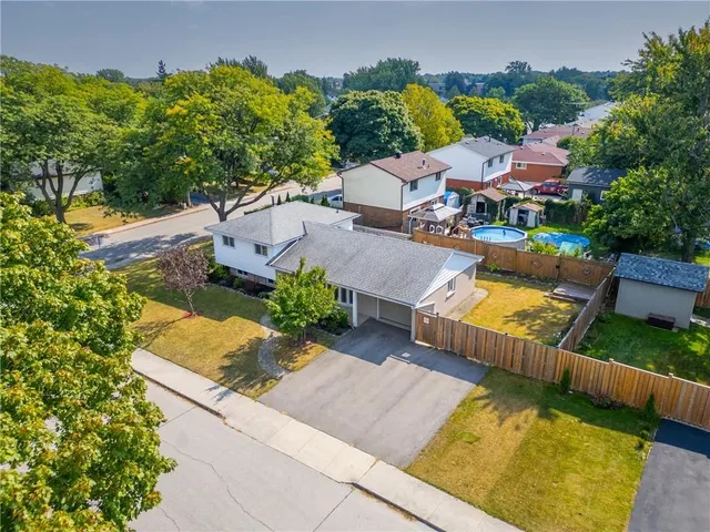 Additional property image - 8 CAMELOT Dr