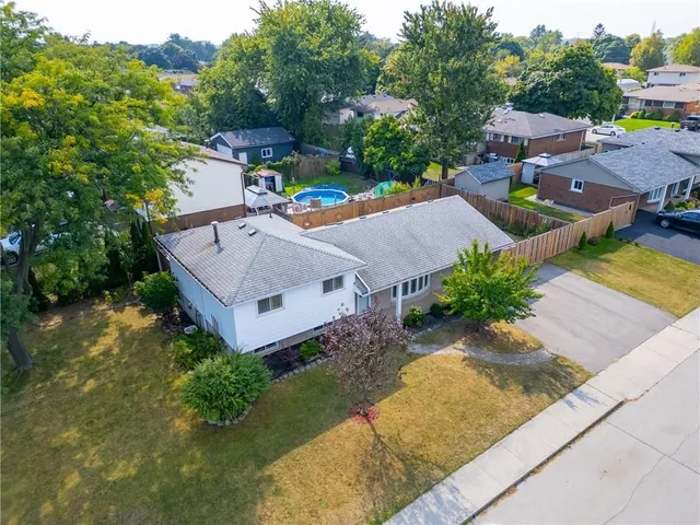 Additional property image - 8 CAMELOT Dr