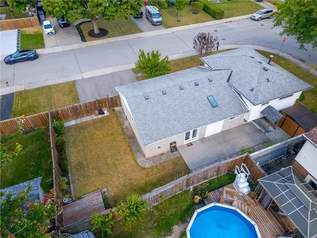 Additional property image - 8 CAMELOT Dr