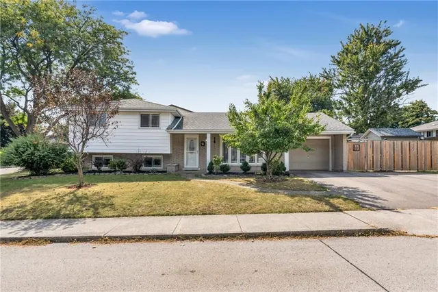 Additional property image - 8 CAMELOT Dr