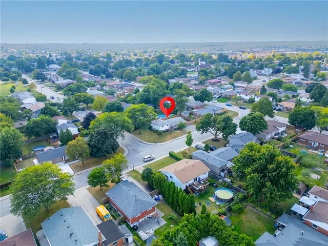 Additional property image - 8 CAMELOT Dr