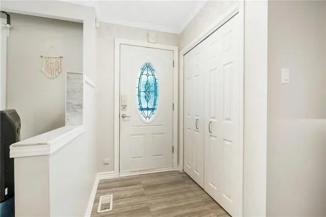 Additional property image - 8 CAMELOT Dr