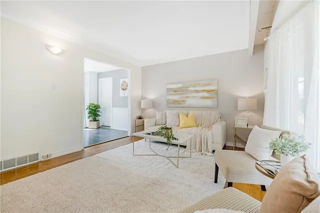 Additional property image - 8 CAMELOT Dr